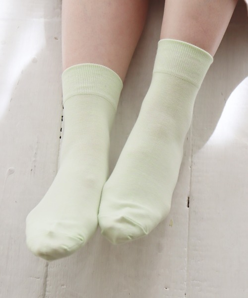 TAWARA（タワラ）の「チラミセ ハイゲージ ショートソックス（ソックス/靴下・レディース・グレー/レッド/ピンク/ターコイズブルー/イエロー/ミント/ダークブルー/ピンク系その他/オレンジ/パープル/ライトブルー・F）」の3枚目の写真