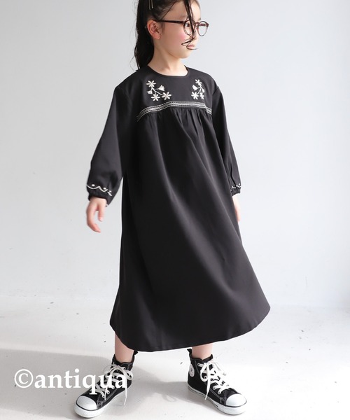 antiqua(アンティカ)の「Aライン刺繍ワンピース(ワンピース・キッズ・ブラック/ネイビー・3/4/5/6)」の3枚目の写真