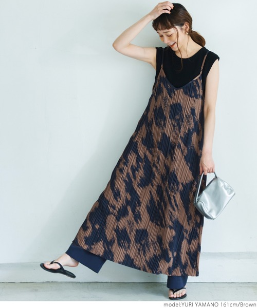coca（coca）（コカ）の「プリーツ柄キャミワンピース（ワンピース・レディース・ブラウン/アイボリー・ONE SIZE）」の11枚目の写真