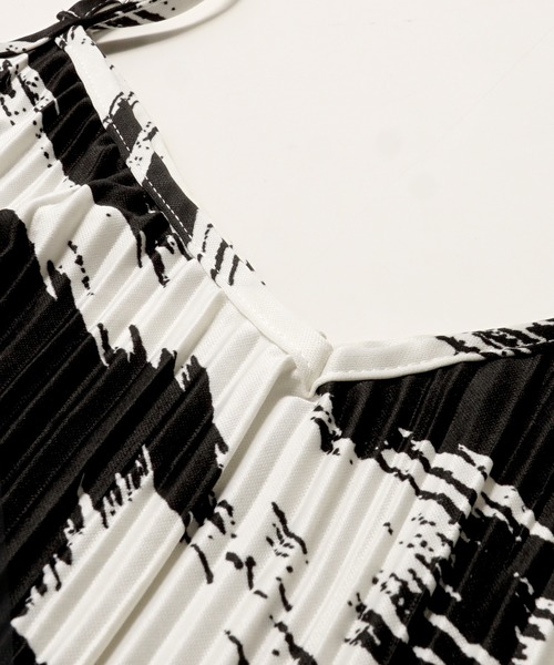 coca（coca）（コカ）の「プリーツ柄キャミワンピース（ワンピース・レディース・ブラウン/アイボリー・ONE SIZE）」の18枚目の写真