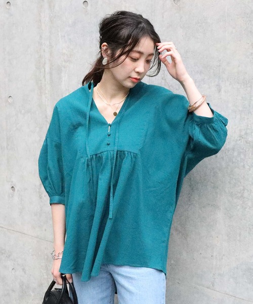 HONEYSUCKLE ROSE(ハニーサックルローズ)の「【HONEYSUCKLE ROSE】クルミボタンチュニック(チュニック・レディース・オフホワイト/ブルー/ブラック・L/M)」の1枚目の写真