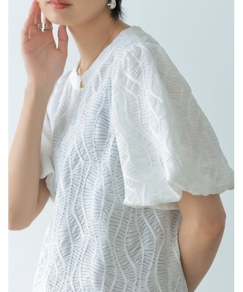 Re:EDIT（リエディ）の「[辻元舞さん着用]リーフ柄ボリュームスリーブシアージャガードブラウス（Tシャツ/カットソー・レディース・ホワイト/ブラック・LARGE/MEDIUM）」の7枚目の写真