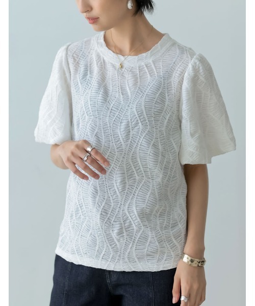 Re:EDIT（リエディ）の「[辻元舞さん着用]リーフ柄ボリュームスリーブシアージャガードブラウス（Tシャツ/カットソー・レディース・ホワイト/ブラック・LARGE/MEDIUM）」の8枚目の写真