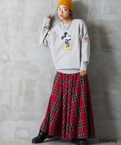 Disney(ディズニー)の「 /ディズニー ミッキー/ヴィンテージ風トレーナー(スウェット・レディース・ブラック/モカ/杢グレー・LL/3L/4L/5L/L/M/6L)」の4枚目の写真
