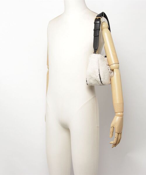 Guess（ゲス）の「VIKKY Shoulder Bag（ショルダーバッグ・レディース・ナチュラル・ONE SIZE）」の7枚目の写真