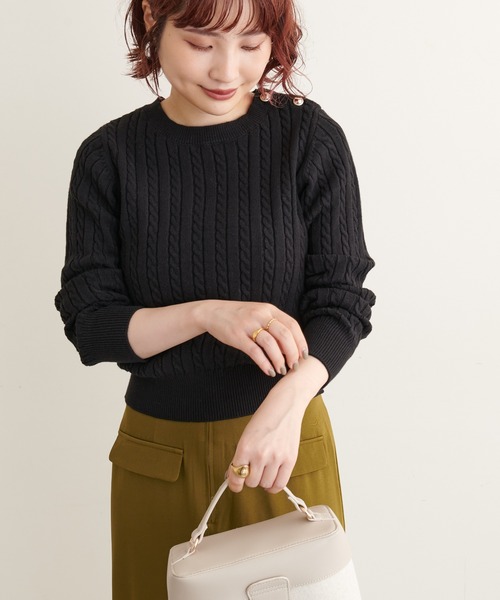 natural couture（ナチュラルクチュール）の「細ケーブル肩釦デザインニット（ニット/セーター・レディース・アイボリー/ベージュ/オレンジ/パープル/ブラック・FREE）」の6枚目の写真