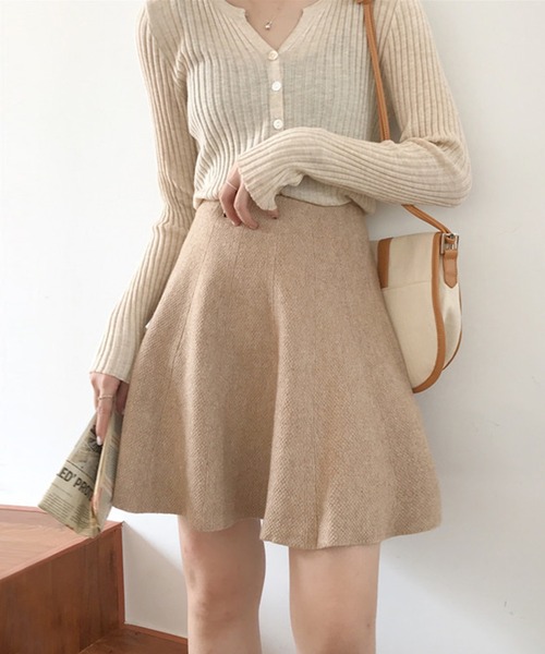 ANOTHER S(アナザーエス)の「ニットフレアミニスカート(スカート・レディース・ブラック/グレー/ベージュ/グリーン/アイボリー・FREE)」の4枚目の写真