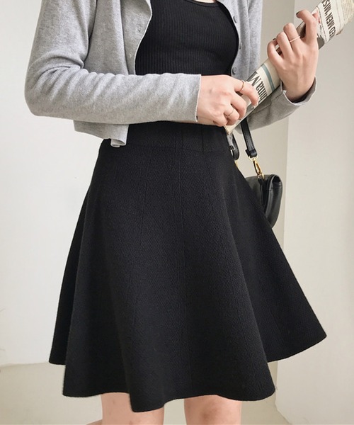 ANOTHER S(アナザーエス)の「ニットフレアミニスカート(スカート・レディース・ブラック/グレー/ベージュ/グリーン/アイボリー・FREE)」の3枚目の写真