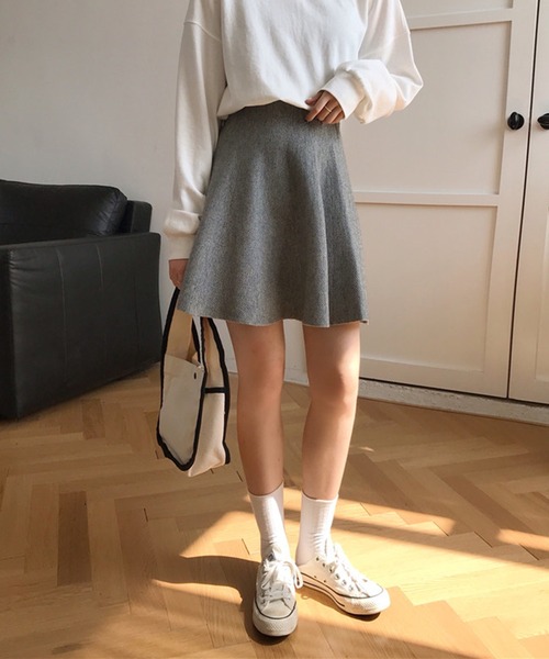 ANOTHER S(アナザーエス)の「ニットフレアミニスカート(スカート・レディース・ブラック/グレー/ベージュ/グリーン/アイボリー・FREE)」の9枚目の写真