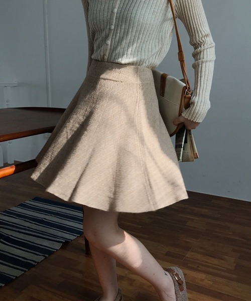 ANOTHER S(アナザーエス)の「ニットフレアミニスカート(スカート・レディース・ブラック/グレー/ベージュ/グリーン/アイボリー・FREE)」の19枚目の写真