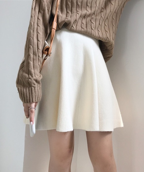 ANOTHER S(アナザーエス)の「ニットフレアミニスカート(スカート・レディース・ブラック/グレー/ベージュ/グリーン/アイボリー・FREE)」の11枚目の写真