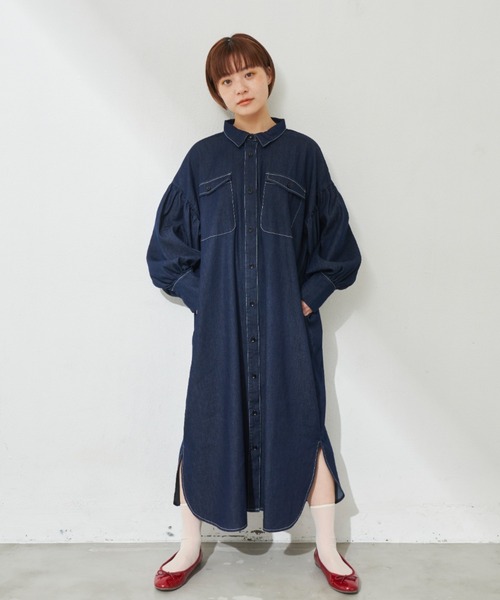 MERLOT（メルロー）の「たっぷりボリューム袖　デニムシャツワンピース（ワンピース・レディース・インディゴブルー/ブラック・FREE）」の4枚目の写真