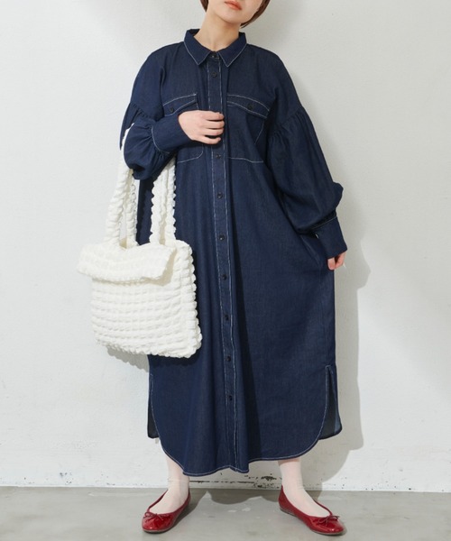 MERLOT（メルロー）の「たっぷりボリューム袖　デニムシャツワンピース（ワンピース・レディース・インディゴブルー/ブラック・FREE）」の21枚目の写真