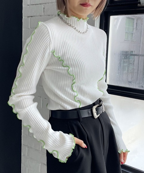 PAGEBOY(ページボーイ)の「メロータートルニット(ニット/セーター・レディース・ラベンダー/ブラック/オフホワイト・FREE)」の2枚目の写真