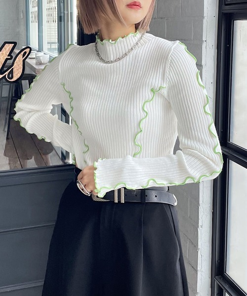 PAGEBOY(ページボーイ)の「メロータートルニット(ニット/セーター・レディース・ラベンダー/ブラック/オフホワイト・FREE)」の5枚目の写真