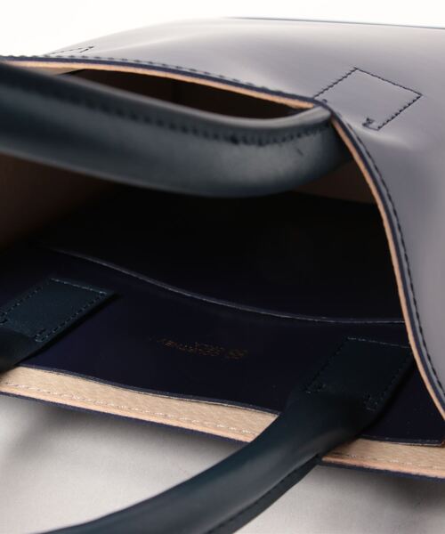 Courtney Orla(コートニーオーラ)の「【Courtney Orla/コートニーオーラ】CURVE TOTE s/トートバッグ(トートバッグ・レディース・ネイビー・FREE)」の3枚目の写真