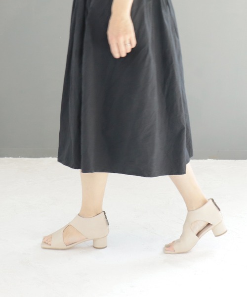 amitie（アミティエ）の「円柱ヒールのブーツサンダル（サンダル・レディース・ブラック/アイボリー・L/M/LL/S）」の17枚目の写真