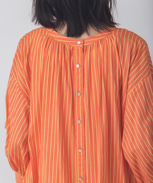lil nina(リルニーナ)の「キャンブリックボイル ストライプ柄 シャーリング シャツワンピース(シャツワンピース・レディース・ネイビー/ベージュ/コーラル・FREE)」の15枚目の写真