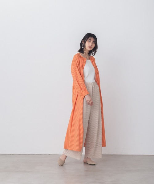 lil nina(リルニーナ)の「キャンブリックボイル ストライプ柄 シャーリング シャツワンピース(シャツワンピース・レディース・ネイビー/ベージュ/コーラル・FREE)」の16枚目の写真