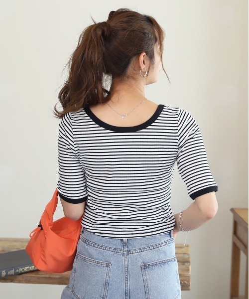 ad thie(アドティエ)の「前後2WAY リブニット スクエアカラーちびTee(Tシャツ/カットソー・レディース・ブルー/ホワイト/オフホワイト/ブラック/グリーン・FREE)」の13枚目の写真