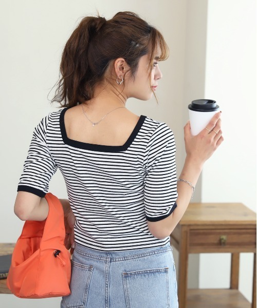 ad thie(アドティエ)の「前後2WAY リブニット スクエアカラーちびTee(Tシャツ/カットソー・レディース・ブルー/ホワイト/オフホワイト/ブラック/グリーン・FREE)」の15枚目の写真