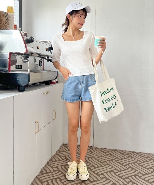 ad thie(アドティエ)の「前後2WAY リブニット スクエアカラーちびTee(Tシャツ/カットソー・レディース・ブルー/ホワイト/オフホワイト/ブラック/グリーン・FREE)」の18枚目の写真