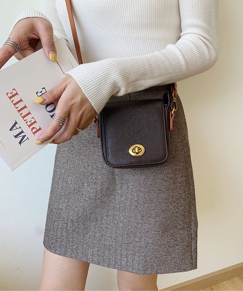 LOPASS（ロパス）の「レトロなミニカジュアルショルダーバッグ（ショルダーバッグ・レディース・ブラウン・L/M）」の5枚目の写真