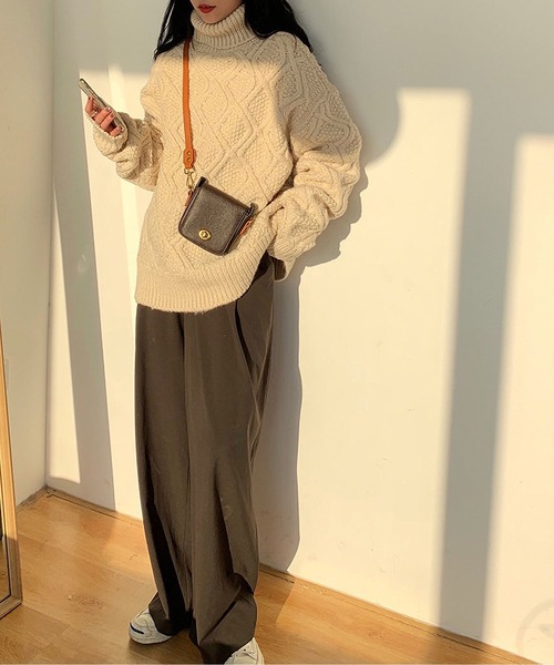 LOPASS（ロパス）の「レトロなミニカジュアルショルダーバッグ（ショルダーバッグ・レディース・ブラウン・L/M）」の3枚目の写真