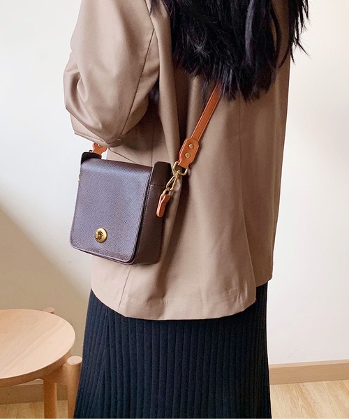 LOPASS（ロパス）の「レトロなミニカジュアルショルダーバッグ（ショルダーバッグ・レディース・ブラウン・L/M）」の11枚目の写真