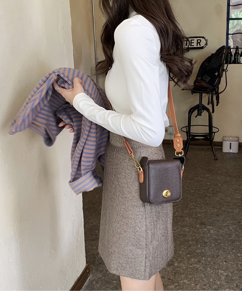 LOPASS（ロパス）の「レトロなミニカジュアルショルダーバッグ（ショルダーバッグ・レディース・ブラウン・L/M）」の14枚目の写真