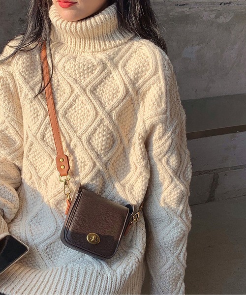 LOPASS（ロパス）の「レトロなミニカジュアルショルダーバッグ（ショルダーバッグ・レディース・ブラウン・L/M）」の8枚目の写真