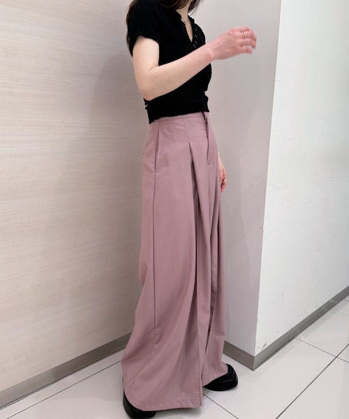 solleim(ソルレム)の「タックボリュームワイドパンツ(スラックス・レディース・ピンク/グレイッシュベージュ・S/M)」の9枚目の写真