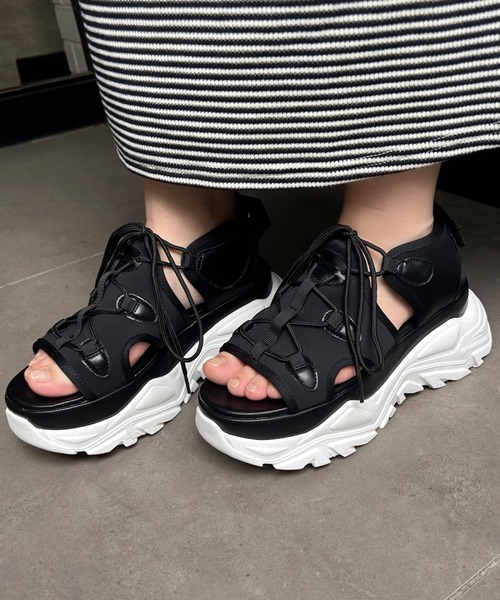 one after another NICE CLAUP(ワンアフターアナザーナイスクラップ)の「スニーカーサンダル(サンダル・レディース・ブラック/ホワイト・SMALL/MEDIUM/LARGE)」の4枚目の写真