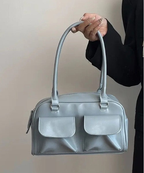 BARELY BLUE（ベアリーブルー）の「【 BARELY BLUE / ベアリーブルー 】 フロント 2ポケット ハンドバッグ（ショルダーバッグ・レディース・ワインレッド/ブラック/キャメル/ブルー/シルバー/アイボリー/グリーン・FREE）」の4枚目の写真