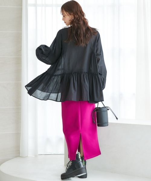 miclat（ミクラ）の「大きいサイズ　ギャザーフレアチュニック　miclat（シャツ/ブラウス・レディース・ブラック/ベージュ/グリーン・L/LL/3L/4L/5L）」の2枚目の写真