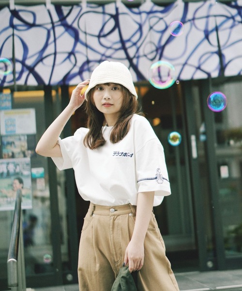 PBLIM(ページボーイリム)の「PBLIM/サウナボーイロッカーキーT(Tシャツ/カットソー・レディース・カーキ/ブラック/オフホワイト・MEDIUM/LARGE)」の2枚目の写真