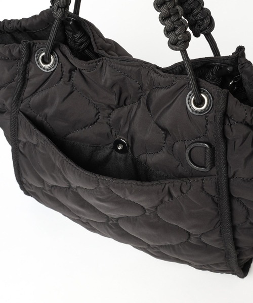 BAYFLOW（ベイフロー）の「ロゴテープビッグキルトトート（トートバッグ・レディース・ブラック/カーキ/ベージュ・FREE）」の18枚目の写真