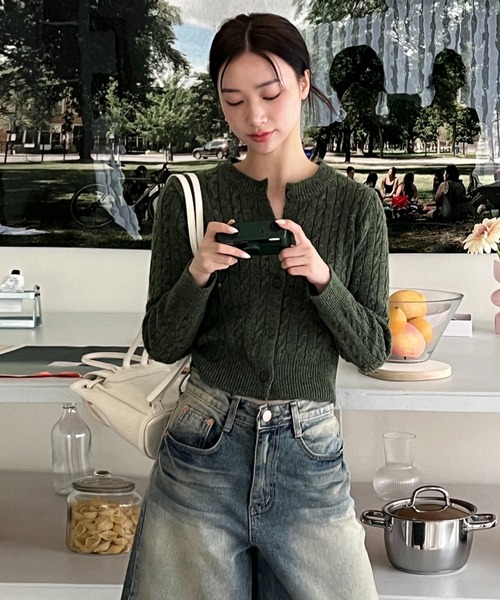 by muni:r(バイ ムニール)の「ケーブル編みニットカーディガン(ニット/セーター・レディース・ダークグレー/ネイビー/ライトグレー/アイボリー/カーキ・FREE)」の1枚目の写真