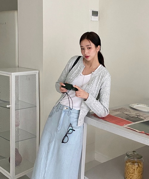 by muni:r(バイ ムニール)の「ケーブル編みニットカーディガン(ニット/セーター・レディース・ダークグレー/ネイビー/ライトグレー/アイボリー/カーキ・FREE)」の19枚目の写真