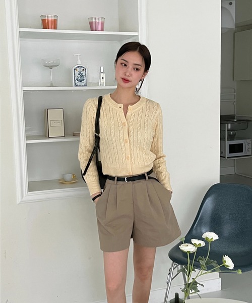 by muni:r(バイ ムニール)の「ケーブル編みニットカーディガン(ニット/セーター・レディース・ダークグレー/ネイビー/ライトグレー/アイボリー/カーキ・FREE)」の6枚目の写真