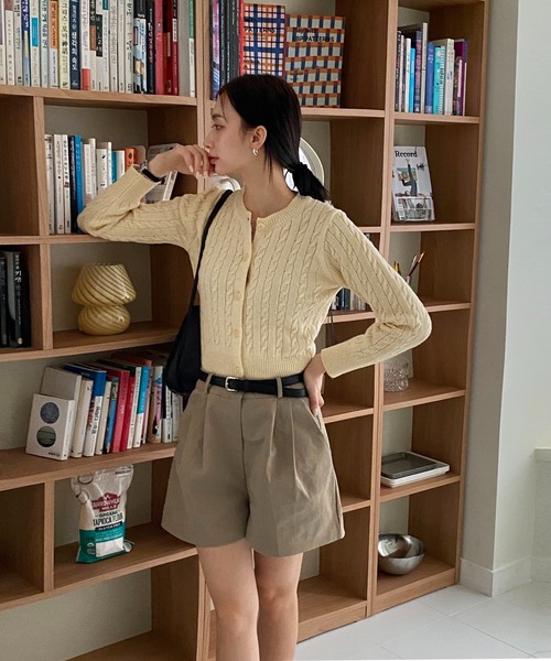 by muni:r(バイ ムニール)の「ケーブル編みニットカーディガン(ニット/セーター・レディース・ダークグレー/ネイビー/ライトグレー/アイボリー/カーキ・FREE)」の14枚目の写真