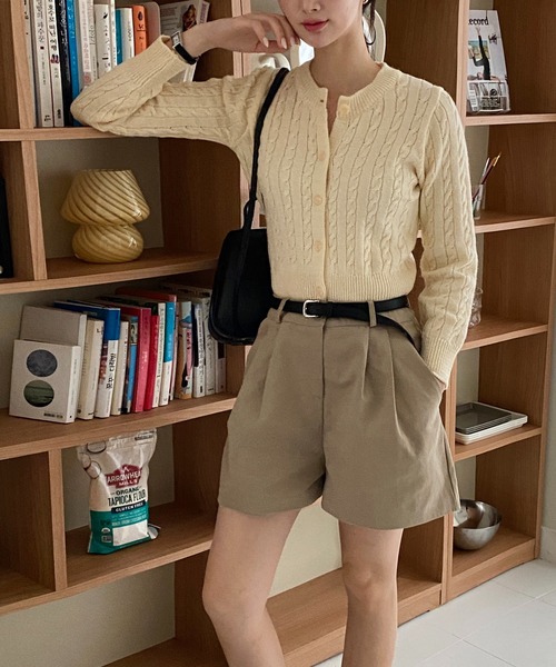 by muni:r(バイ ムニール)の「ケーブル編みニットカーディガン(ニット/セーター・レディース・ダークグレー/ネイビー/ライトグレー/アイボリー/カーキ・FREE)」の16枚目の写真