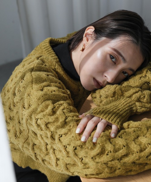 select MOCA(セレクトモカ)の「ヘリンボーンアランショートニット(ニット/セーター・レディース・ダークグレー/ダークカーキ/グレイッシュベージュ/ターメリック・FREE)」の14枚目の写真