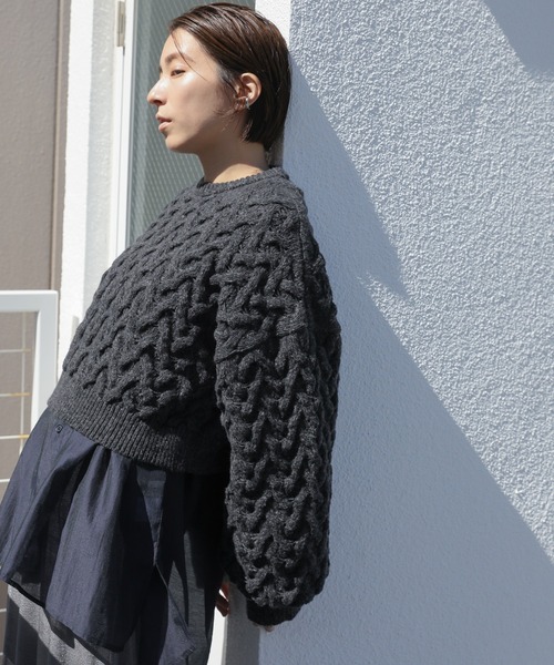 select MOCA(セレクトモカ)の「ヘリンボーンアランショートニット(ニット/セーター・レディース・ダークグレー/ダークカーキ/グレイッシュベージュ/ターメリック・FREE)」の19枚目の写真