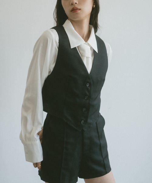 VANNIE U(ヴァニーユー)の「クロップドシングルベスト(その他アウター・レディース・ブラック・FREE)」の4枚目の写真