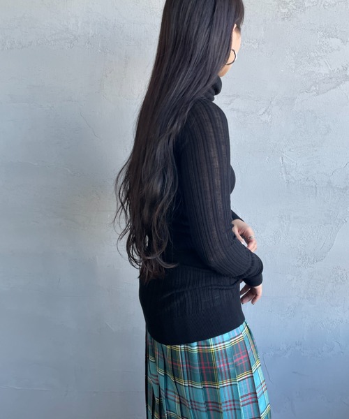 tumugu（ツムグ）の「【WEB限定】[tumugu:/ツムグ] タートルネック ランダムリブニット（ニット/セーター・レディース・ブラック/ブルー/グリーン/マスタード/オートミール・F）」の16枚目の写真