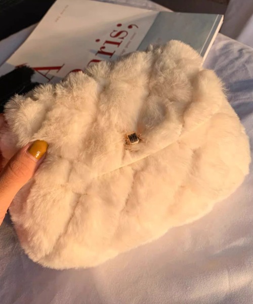 Dita Muaj.（ディータムアージュ）の「ファーキルティングチェーンバッグ（ショルダーバッグ・レディース・ブラック/ホワイト・FREE）」の3枚目の写真