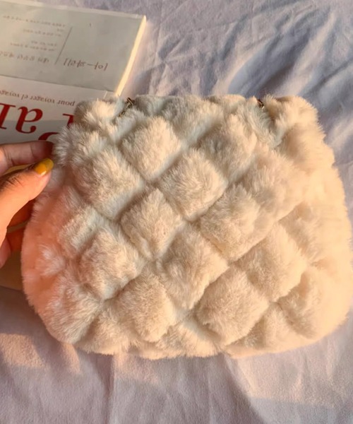 Dita Muaj.（ディータムアージュ）の「ファーキルティングチェーンバッグ（ショルダーバッグ・レディース・ブラック/ホワイト・FREE）」の5枚目の写真