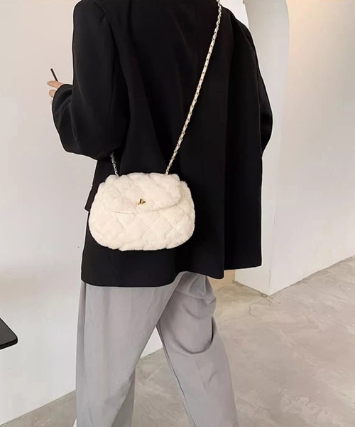 Dita Muaj.（ディータムアージュ）の「ファーキルティングチェーンバッグ（ショルダーバッグ・レディース・ブラック/ホワイト・FREE）」の6枚目の写真