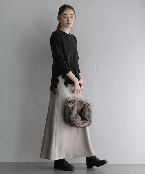 La TOTALITE(ラトータリテ)の「《追加》ミラノリブサイドフリルプルオーバー(ニット/セーター・レディース・チャコールグレー/パープル/ブラック/ホワイト・FREE)」の6枚目の写真